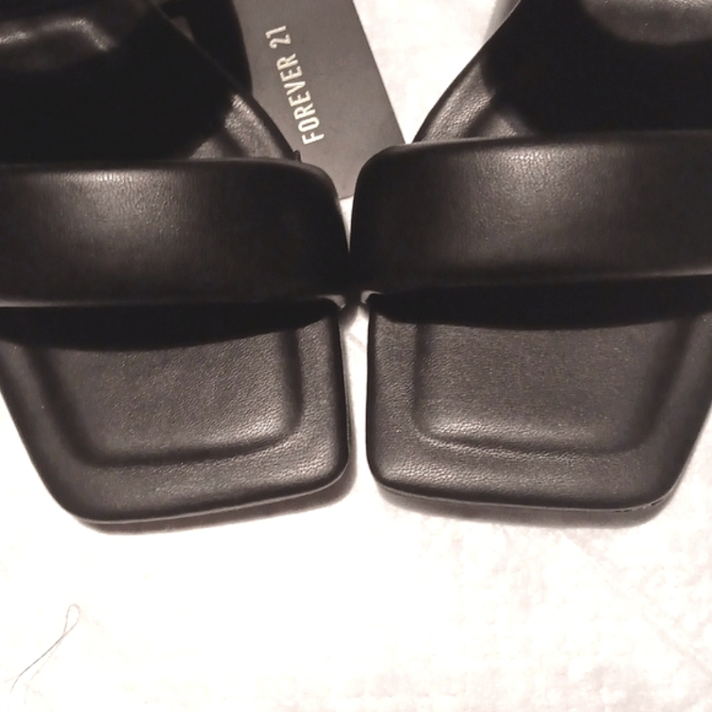 FOREVER 21. BLACK SQUARE TOE  SANDAL. SIZE 9 - Picture 8 of 9